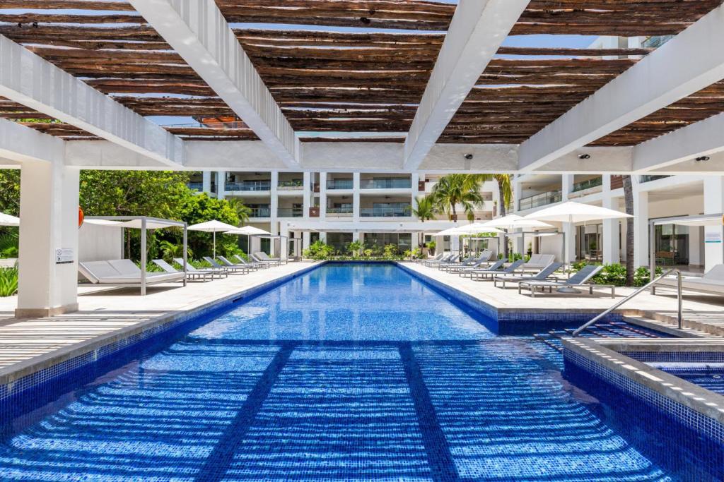 Luxury & exclusive 3BR Apt w Amazing amenities photo