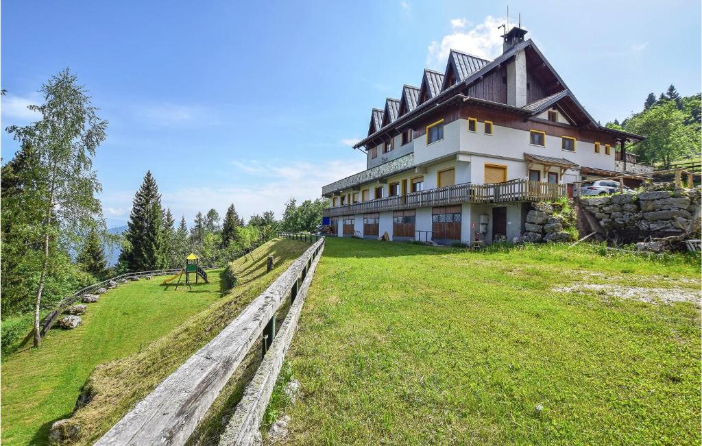 Gorgeous Apartment In Lamon With Wifi, Lamon