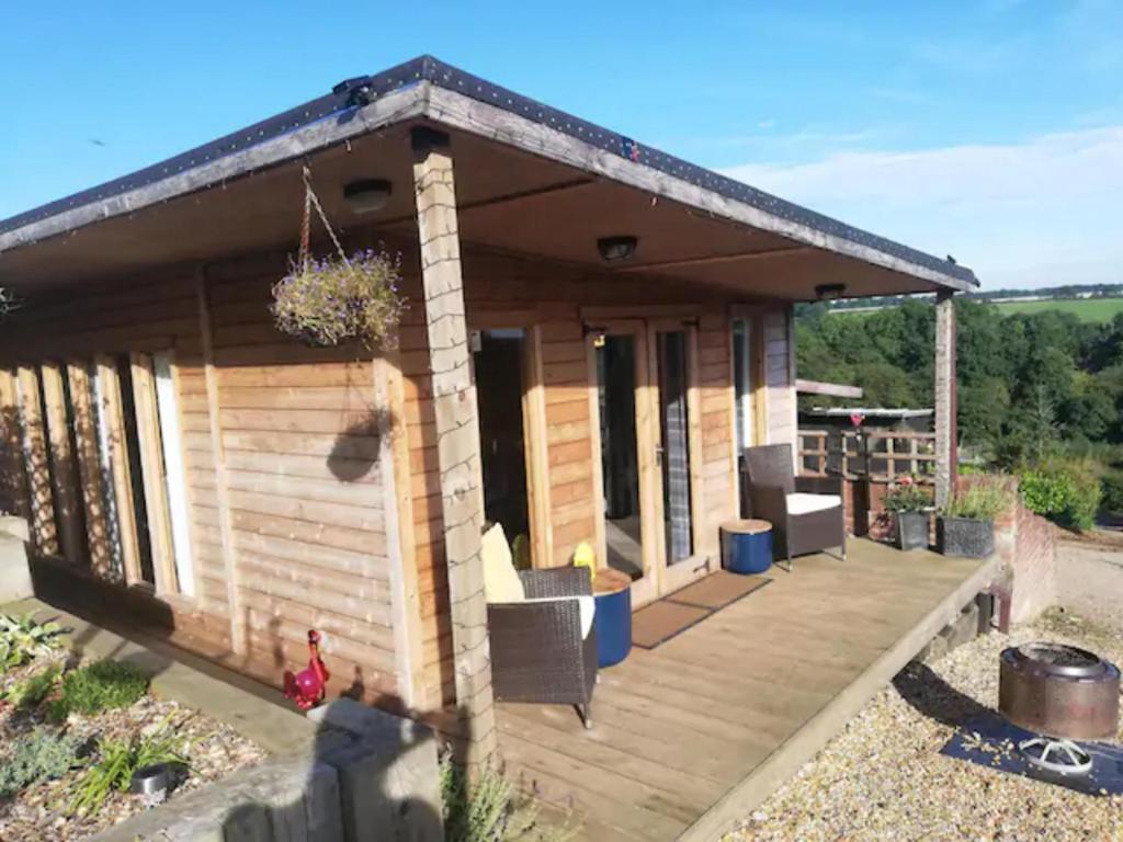 Peaceful Cabin in Skegby -Sleeps2- Firer Pit, Sutton in Ashfield