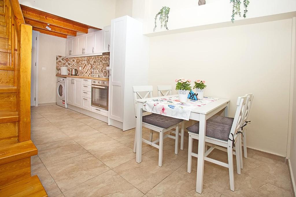 Studio Demi, Agios Rokkos