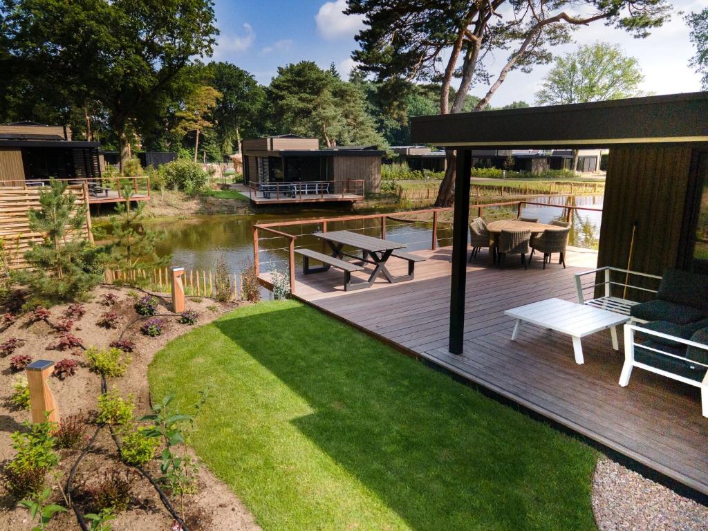 Modern lodge on the water and nature reserve Kwintelooijen