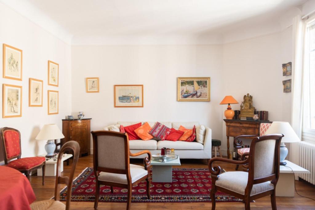 BRIGHT 79 m Apartment near PARIS