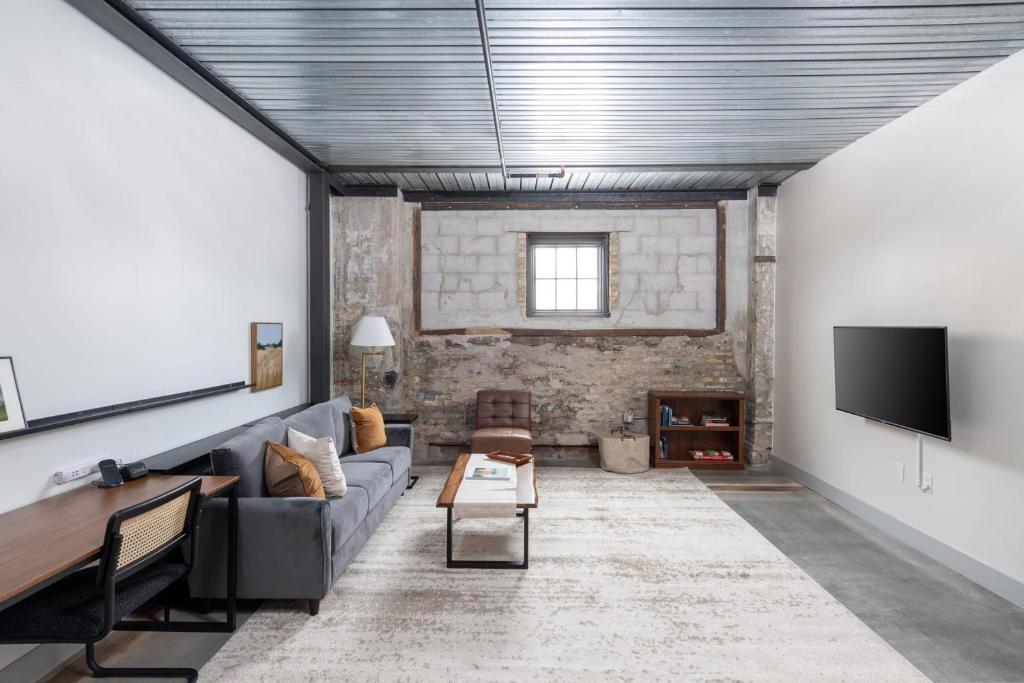 Modern 1BR Close to Fiserv with Parking, Milwaukee