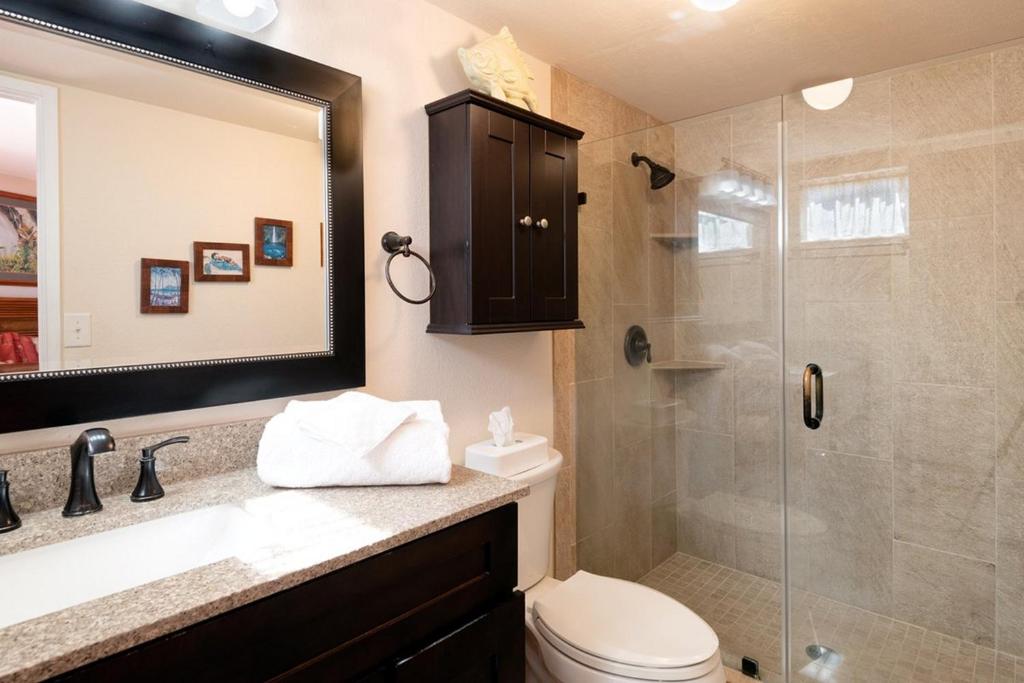 New! Kona Reef Resort Oceanfront 2 Bdrm, 2 Bath D11 Right on the Ocean