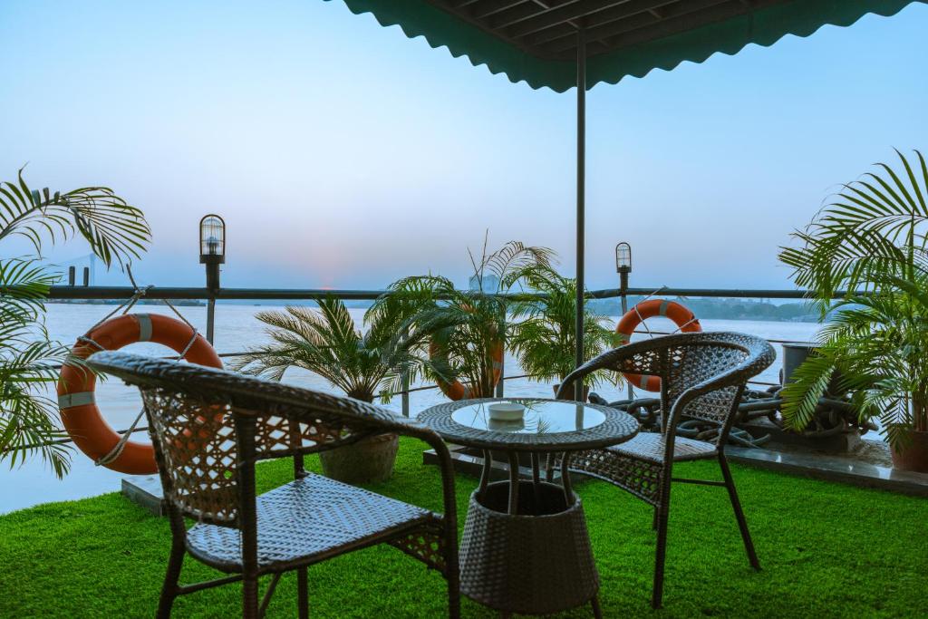 ポロ フローテル コルカタ (Polo Floatel Kolkata) 周辺案内