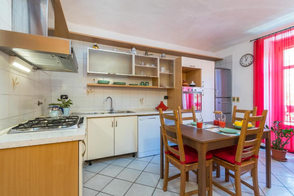 Sunny Apartment by Wonderful Italy - 2