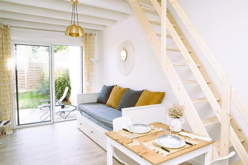 Studiocaroline44, 2 studios entre la ville et la mer, parking, cuisine, moins de 15min de l'aéroport, Bouaye