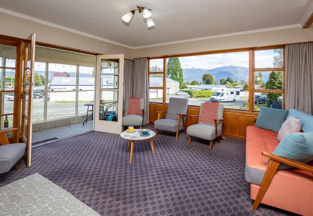 Grand View - Te Anau Holiday Home, Te Anau