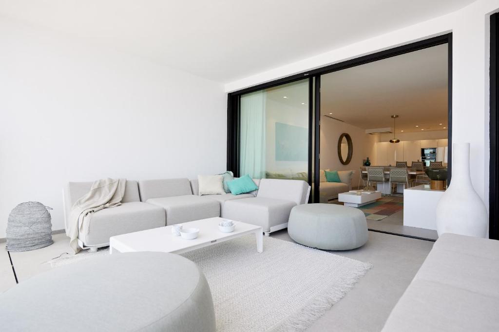 Infinity 0-3 LUXE PARTIAL SEA VIEW 2B - 4