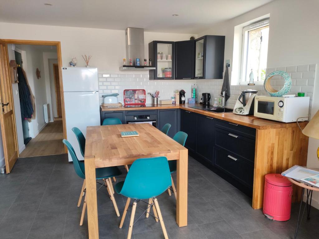 REF 047 - Bel appartement moderne pour six personnes avec vue mer plage à pied KERJOUANNO ARZON - 3
