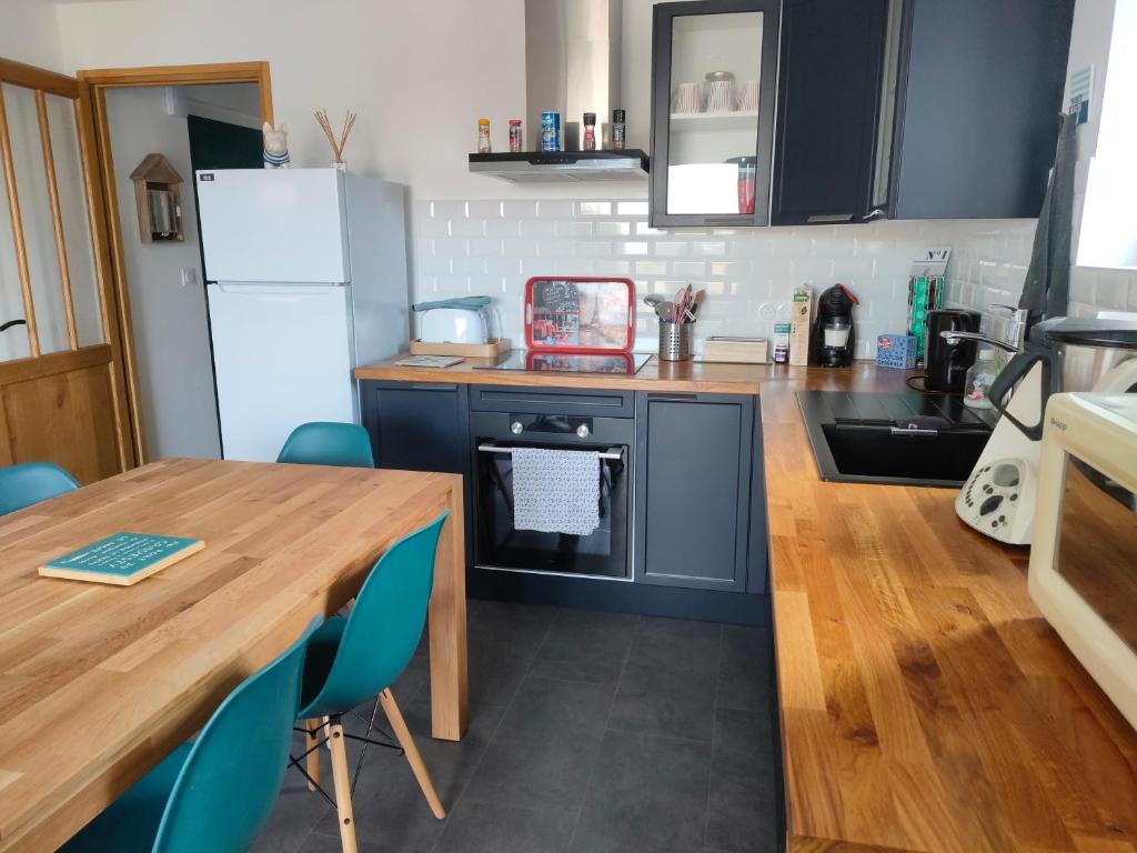 REF 047 - Bel appartement moderne pour six personnes avec vue mer plage à pied KERJOUANNO ARZON - 2