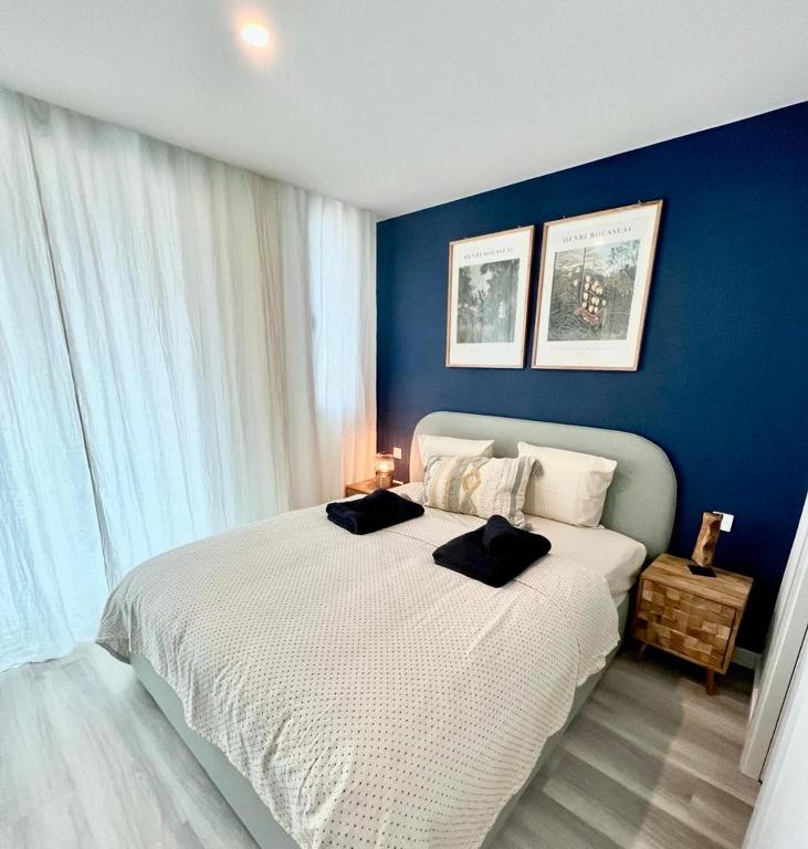 MedanoJoy1- 3 bedrooms- steps from Playa Chica- Balcony - 4