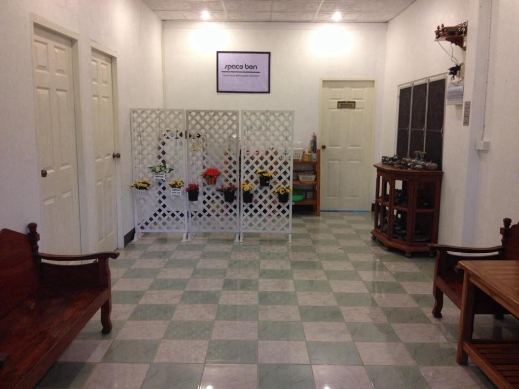 Shared lounge/TV area, Space Ben Guest House @ Muangkao in Sukhothai
