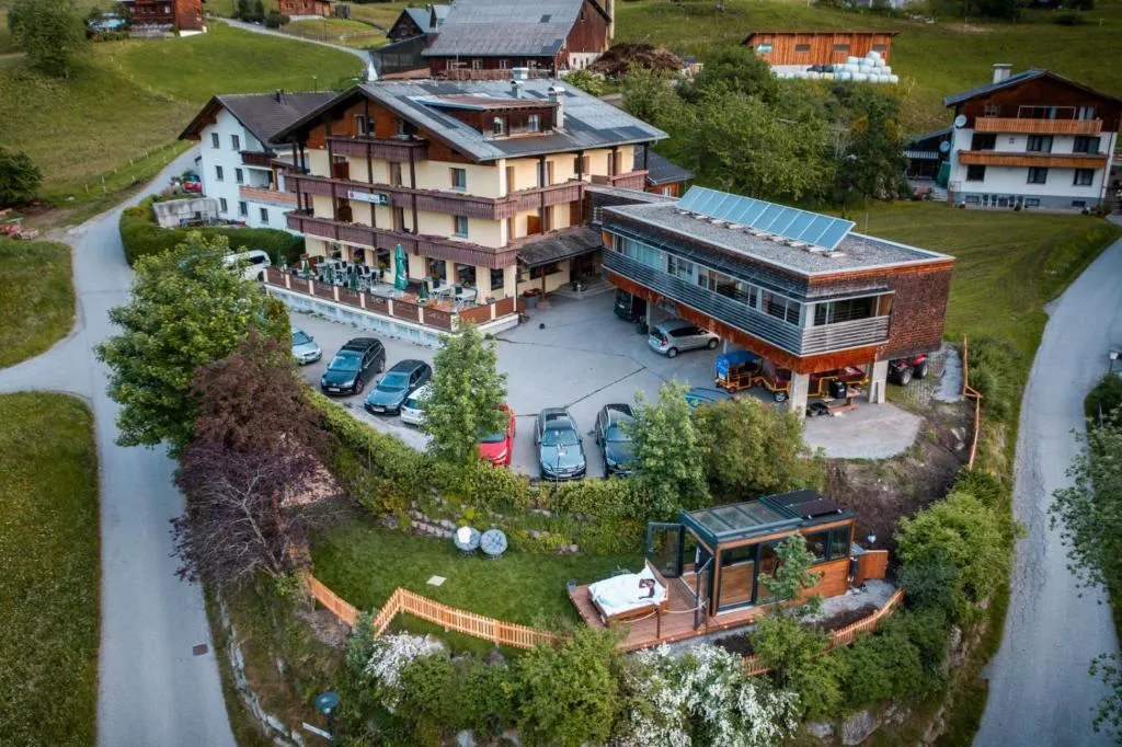 Hotel Dunza, hotel in Bürserberg