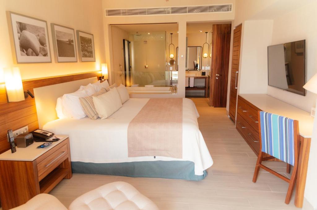 Shared lounge/TV area