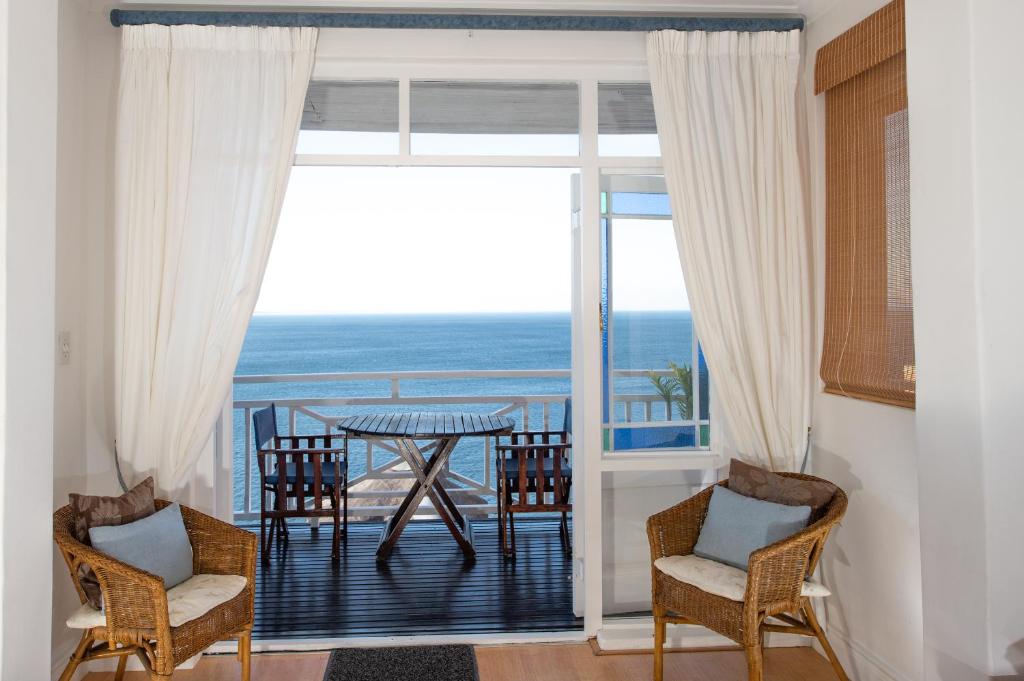 ア ホエール オブ ア タイム (A Whale of a Time) バルコニー/テラス