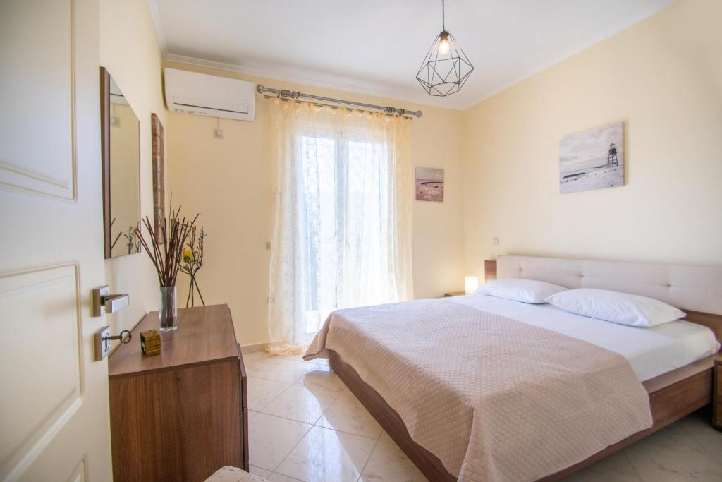 Dimitrios House - 2 Bedrooms & Cozy Atmosphere, by ZanteWize, Áyios Dhimítrios