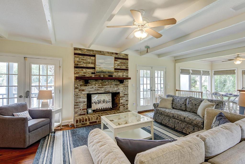 Under The Oaks - Island Living At Its Best, Isle of Palms