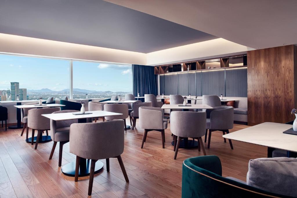 Shared lounge/TV area