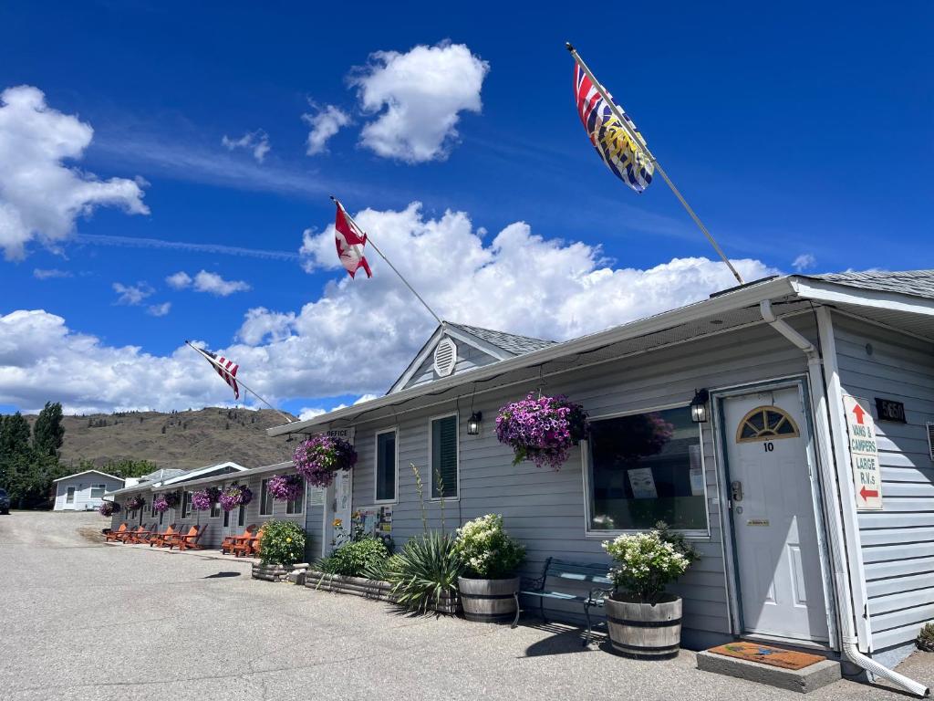 The Orchard at Oliver, Oliver