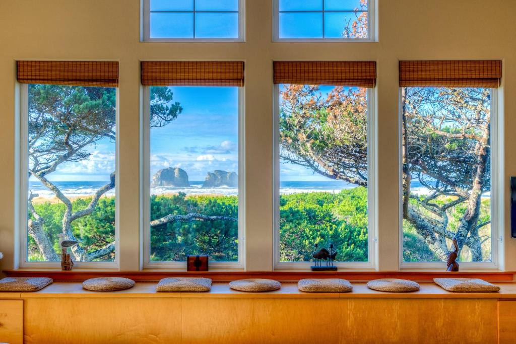 Twin Rocks Haven, Rockaway Beach