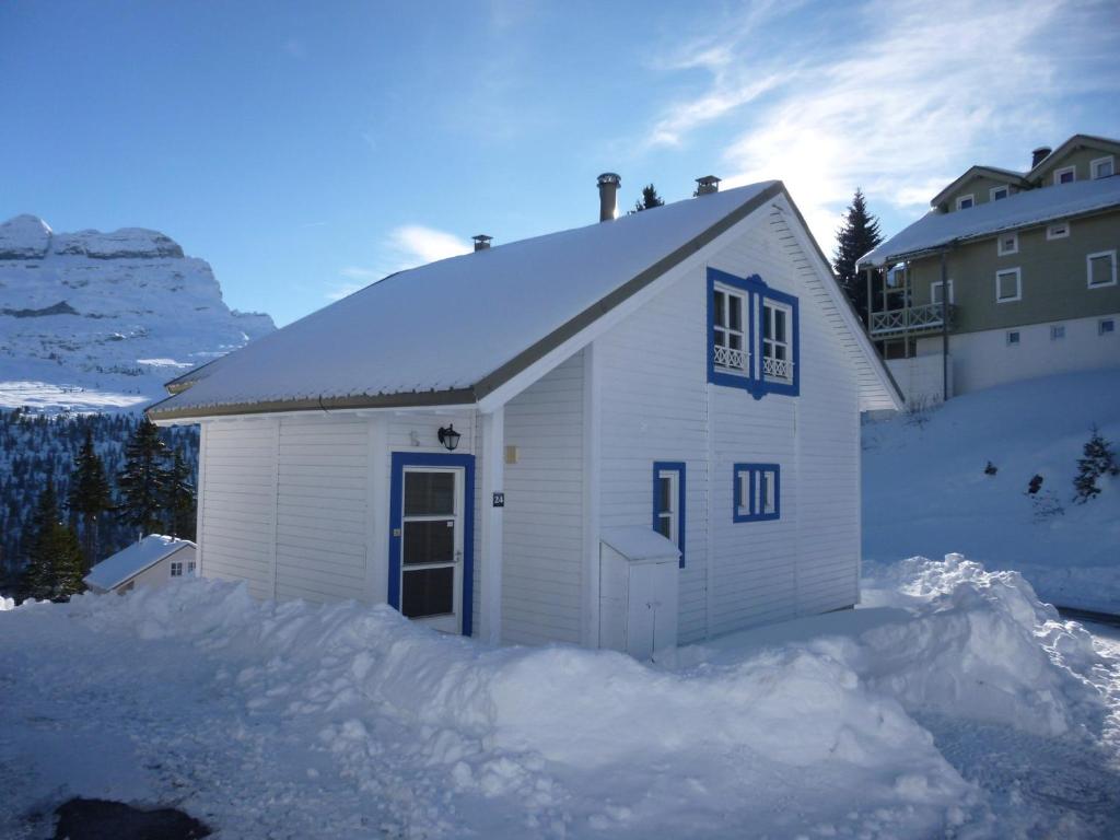 Chalet lumineux avec poêle à bois et WIFI gratuit - 6 à 8 personnes - Garage - 2