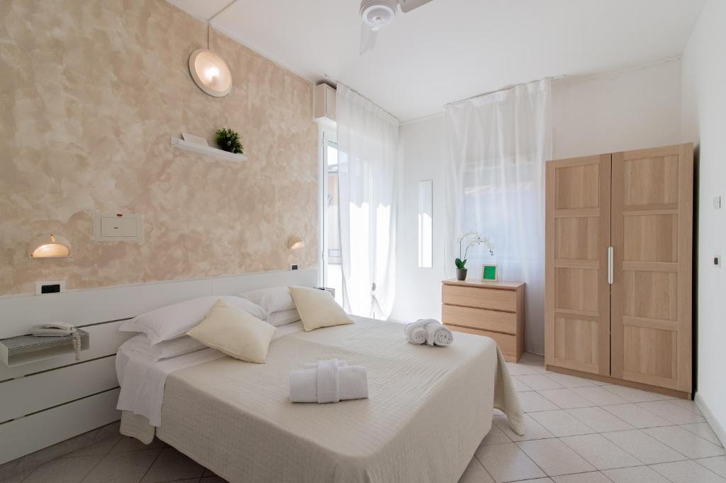HOTEL JOHN - 1