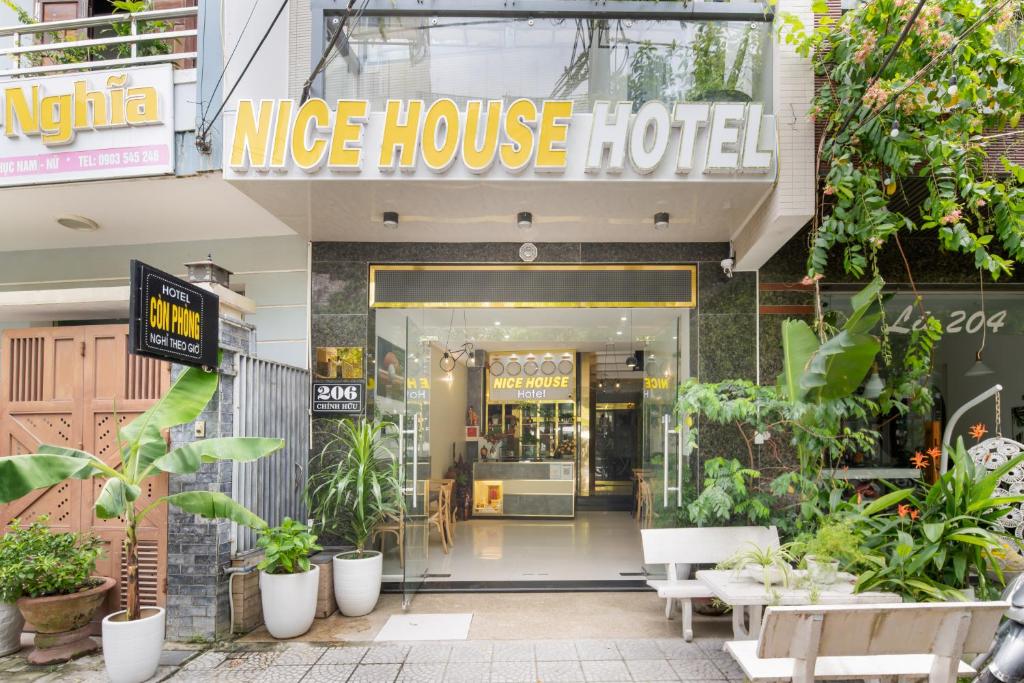 OYO 415 Nice House Hotel