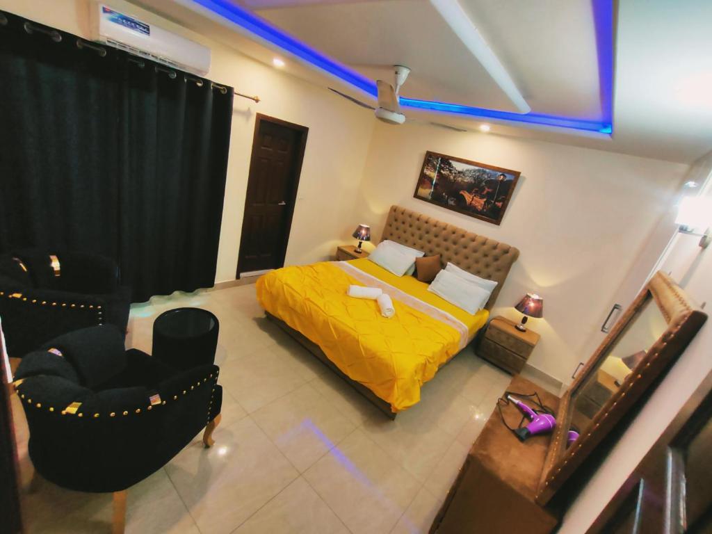 Luxurious 3 Bedroom Apartment - Fast WIFI - 56 inch Smart TV — Hotel in Islamabad