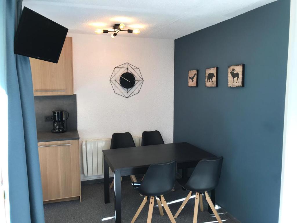 Studio rénové 2019 · Ski aux pieds · Balcon · 4 pers - 2