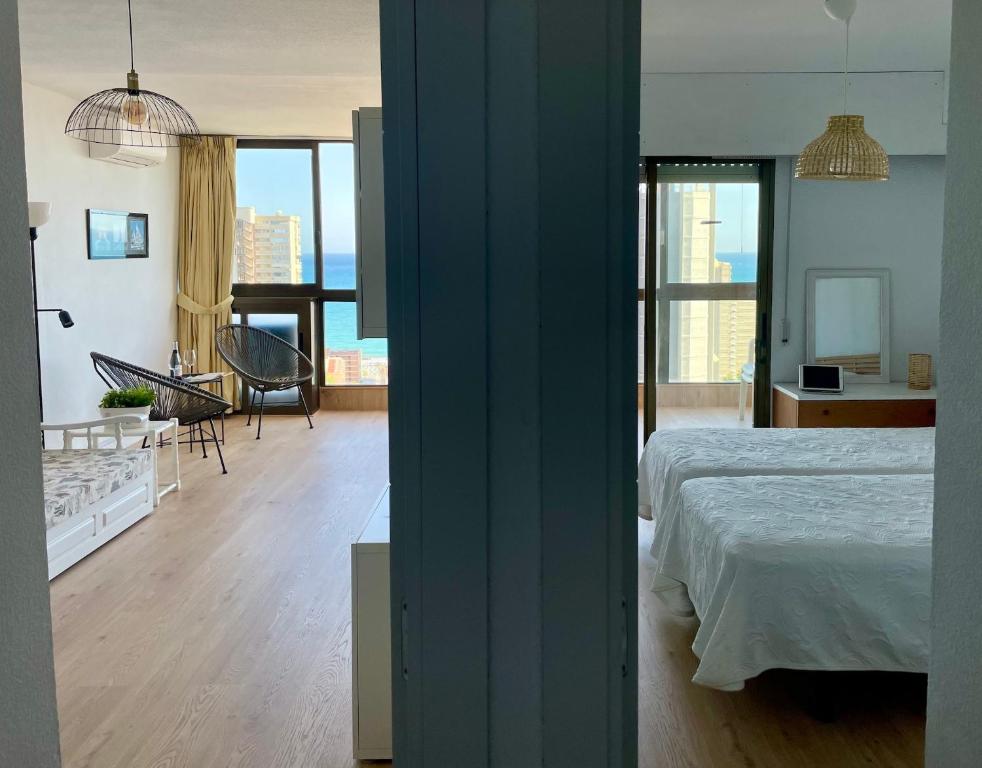 Sea View Apartment, 20th Floor, Pool at Levante Beach - 3