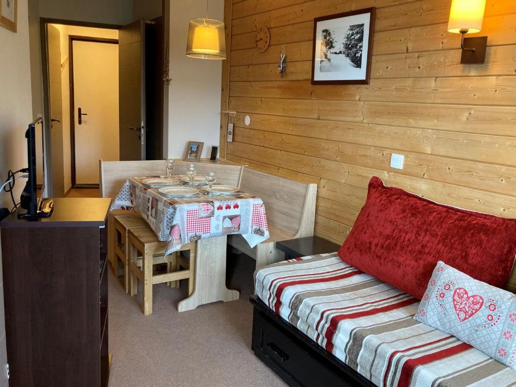 2 pièces avec vue sur vallée, balcon sud-ouest, proche commodités - FR-1-634-79 - 1