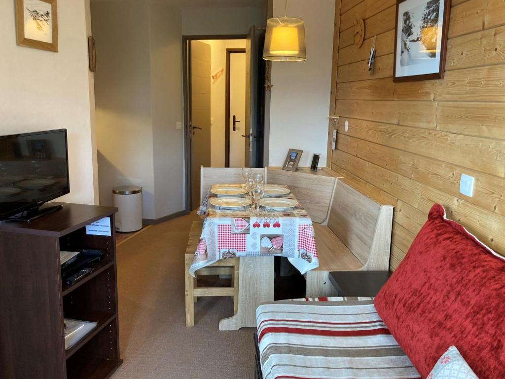 2 pièces avec vue sur vallée, balcon sud-ouest, proche commodités - FR-1-634-79 - 2
