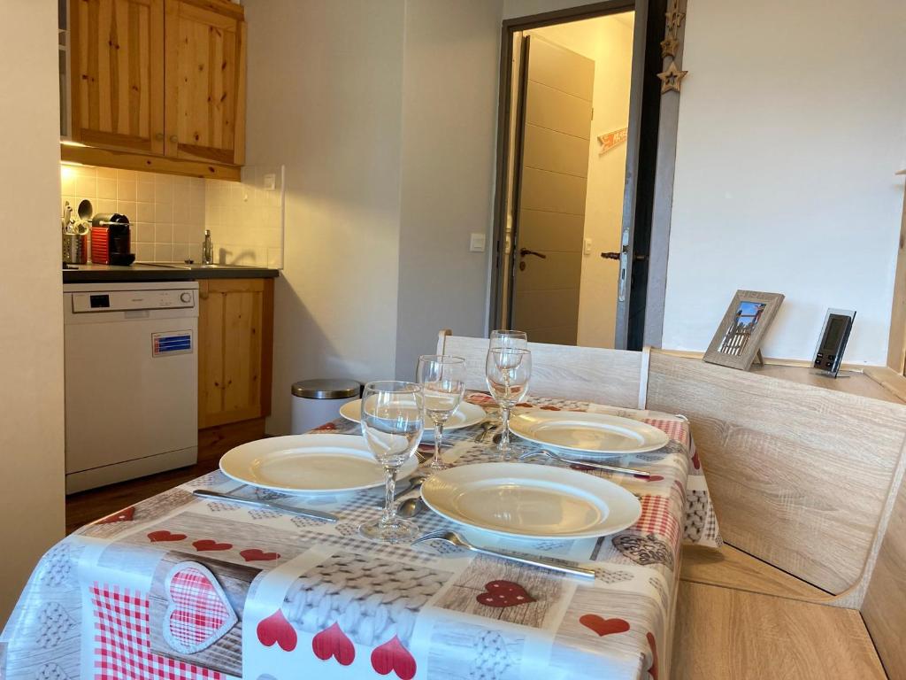 2 pièces avec vue sur vallée, balcon sud-ouest, proche commodités - FR-1-634-79 - 5