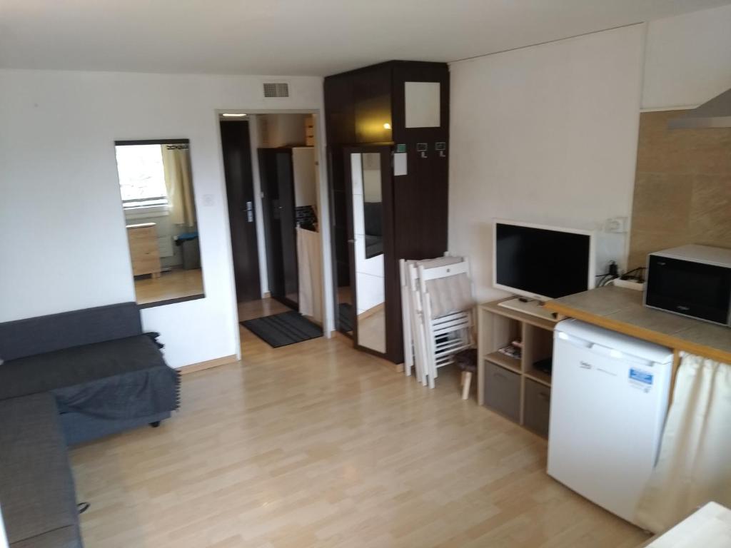 Studio appartement avec piscine, ski Porte du soleil Morgins, PS3 games, wash & bring sheets - 2