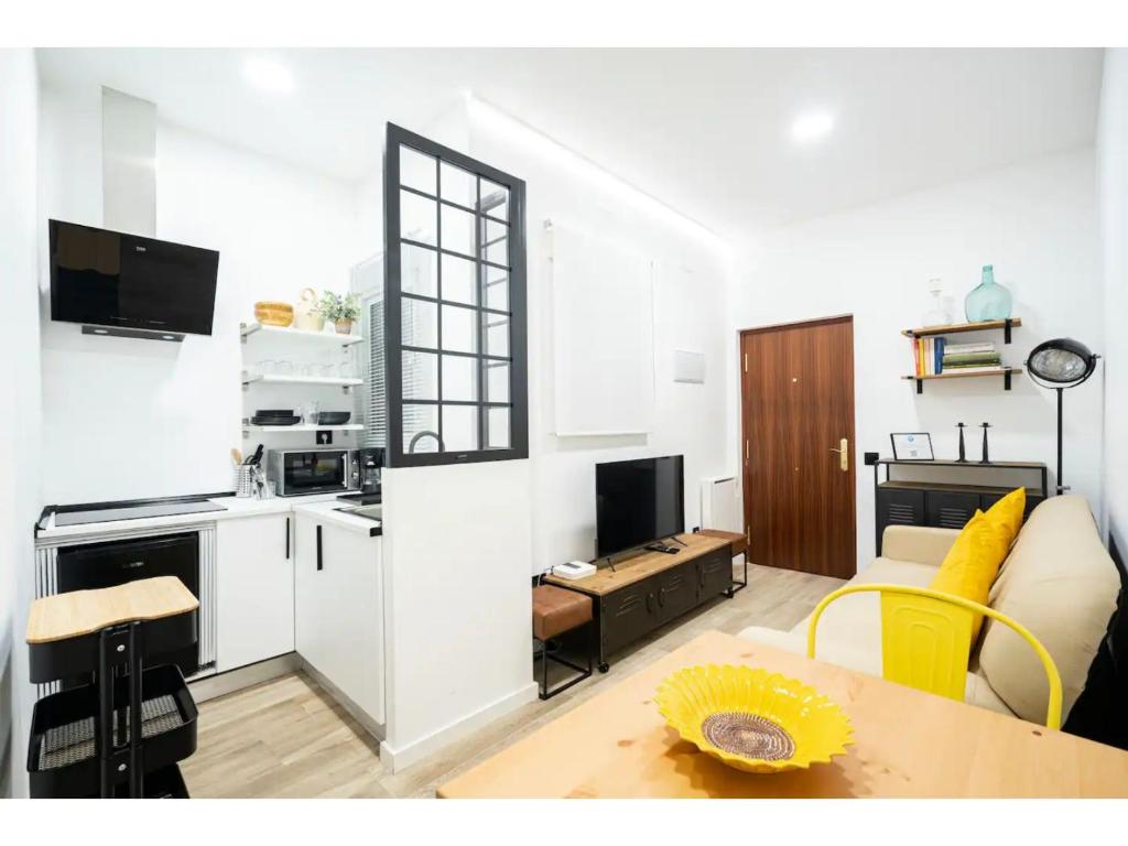 Apartamento amarillo en Atocha - 2