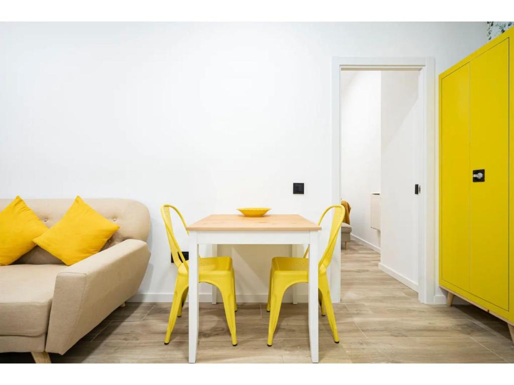 Apartamento amarillo en Atocha - 4
