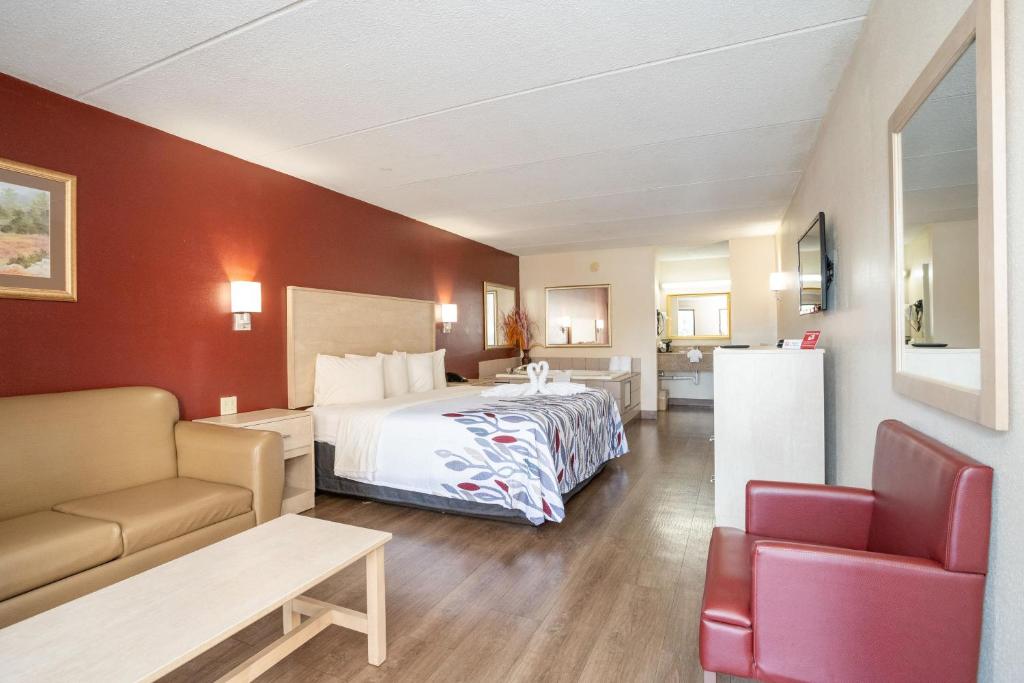 Red Roof Inn & Suites Pigeon Forge - Parkway