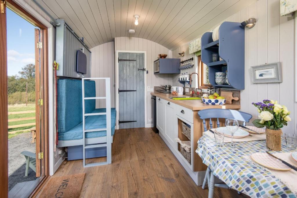 Teasel Shepherd's Hut photo 4