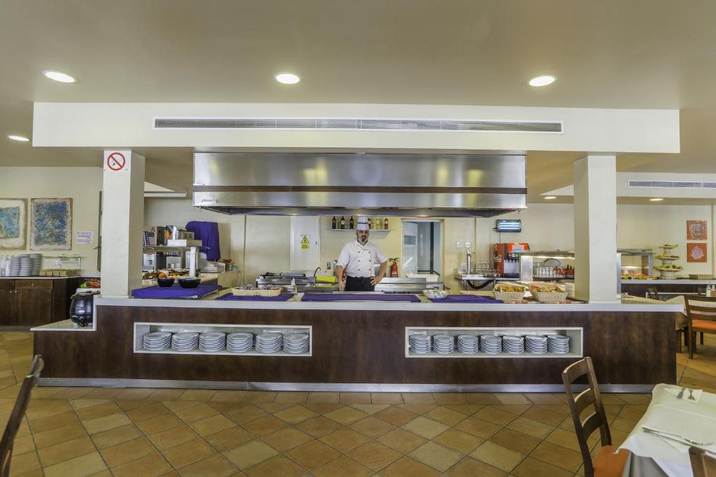Aparthotel Holiday Center — Restaurant & bars in Santa Ponca, Balearic Islands