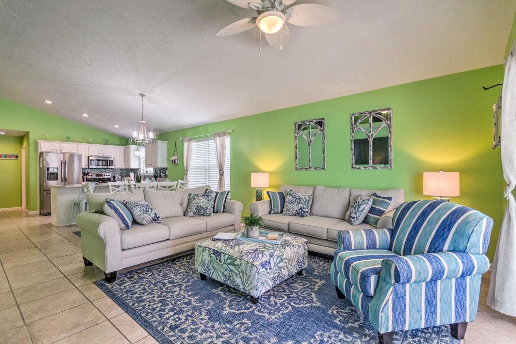 PCB Retreat with Patio Less Than 1 Mi to Beach!, Panama City Beach