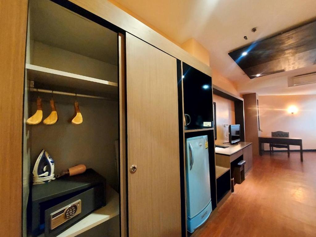 Shared lounge/TV area