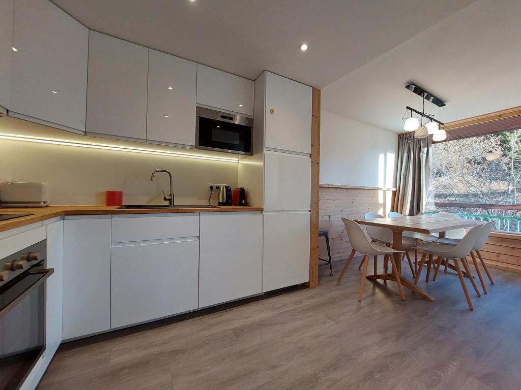Appartement rénové, ski aux pieds, balcon, 7 personnes, WIFI - FR-1-346-313 - 1