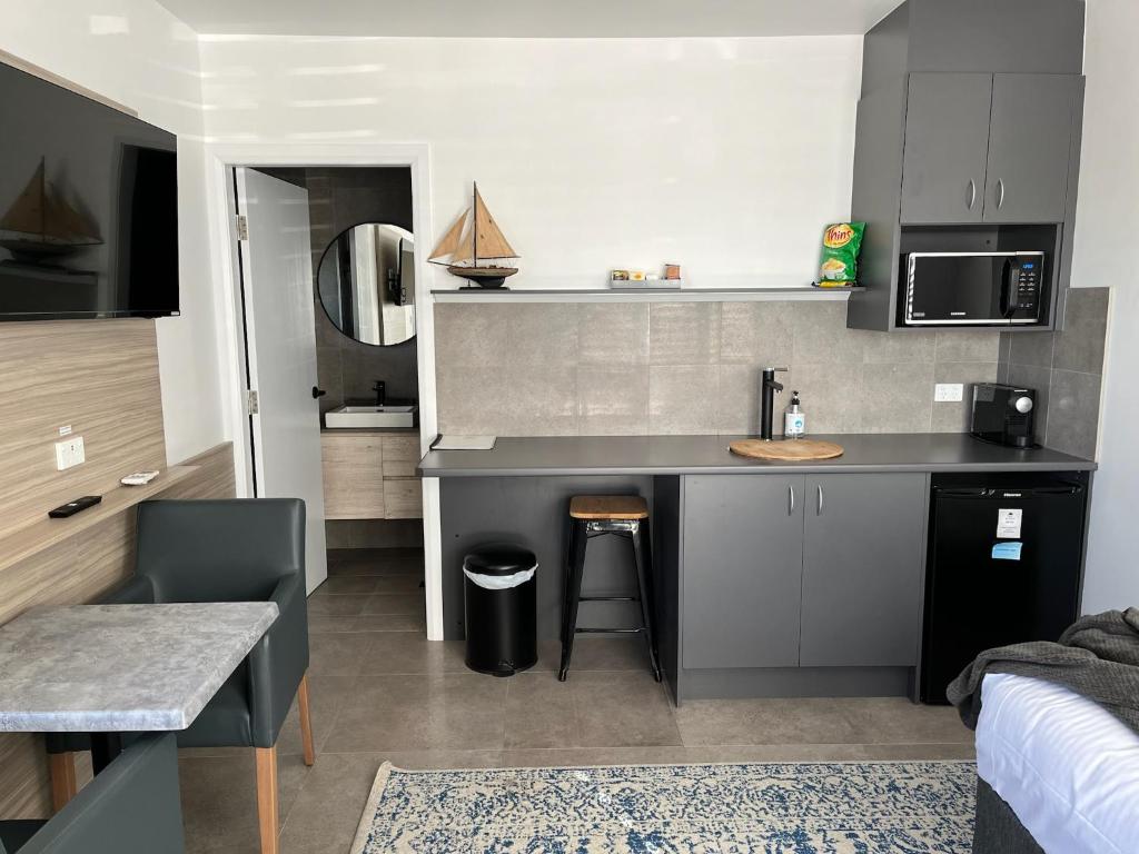 Kitchen, Jervis Bay Motel in Jervis Bay