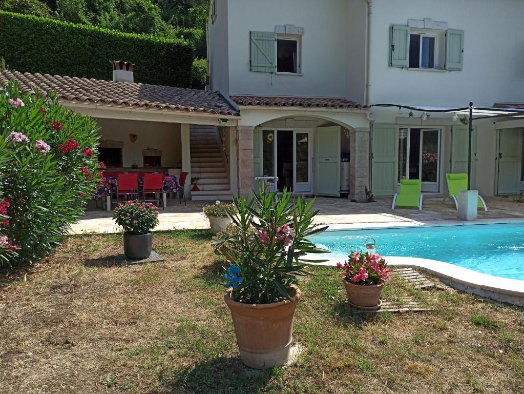 Magnifique Villa avec piscine et vue montagne - 1