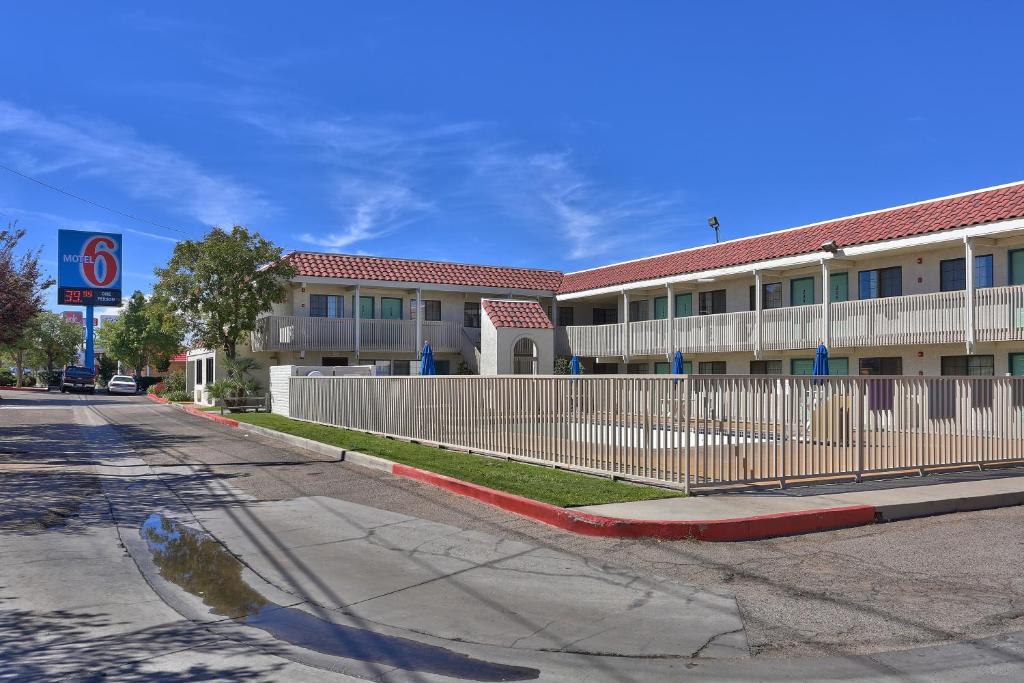 Motel 6-Kingman, AZ - Route 66 East photo