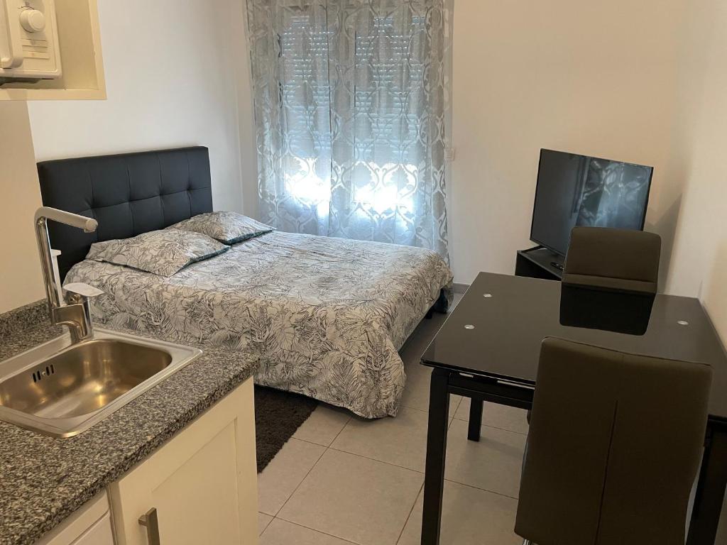 Studio 005, Mantes-la-Jolie