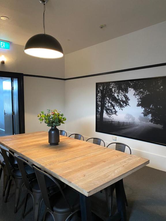 Tattersalls Hotel — Hotel in Goulburn