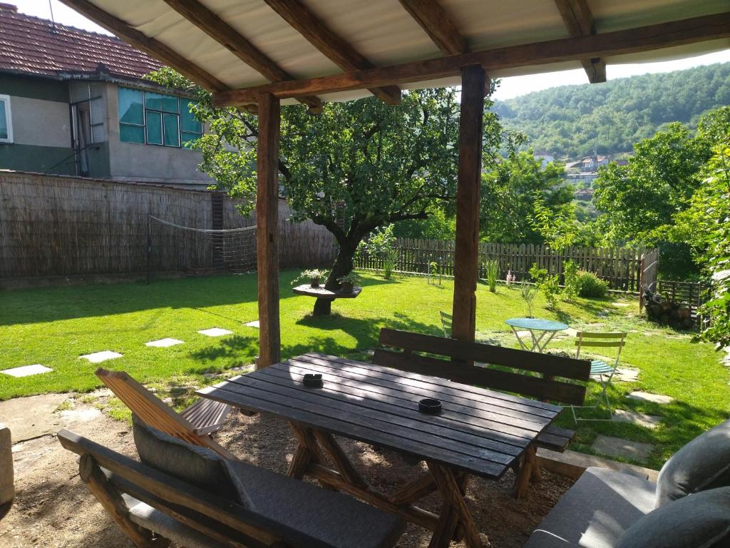 Konak Garavi sokak photo