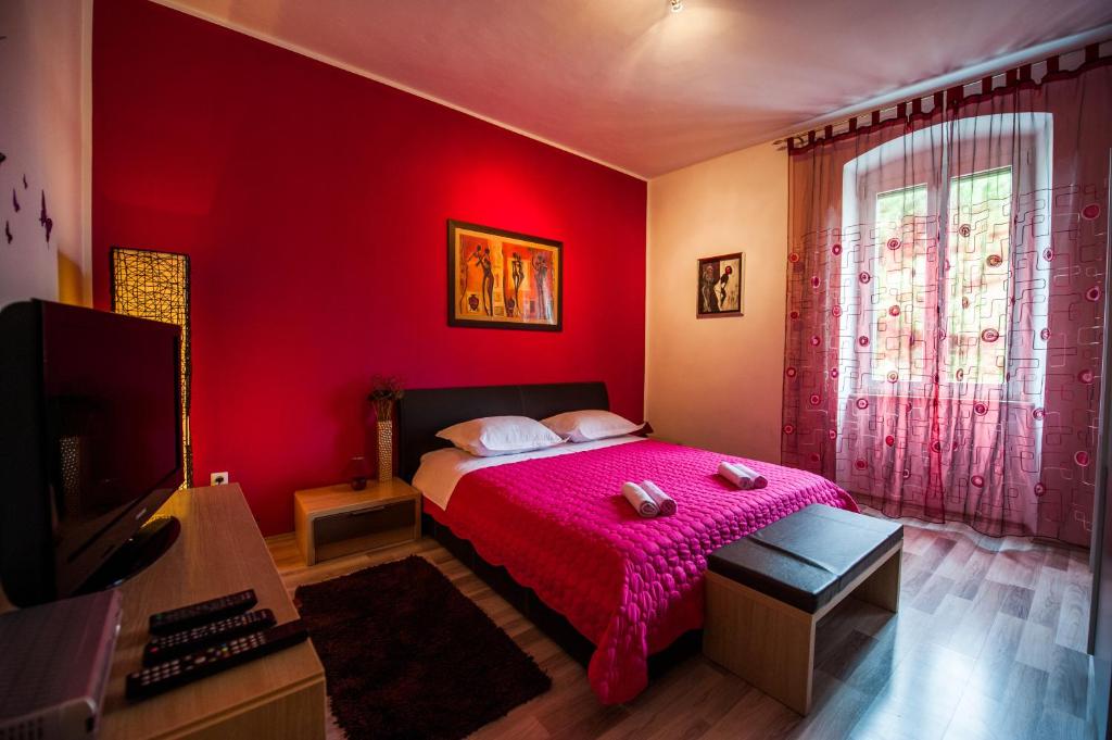 Downtown Apartment Nora — Hotel in Split